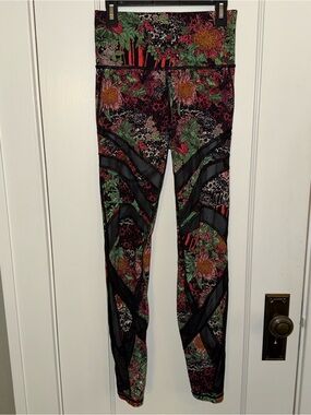 Lululemon Wunder Under high rise leggings w/ mesh detail in Zen Garden Multi